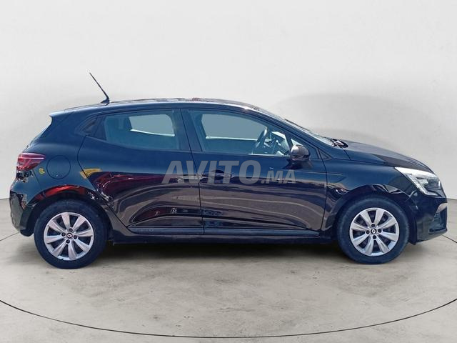 RENAULT. Clio