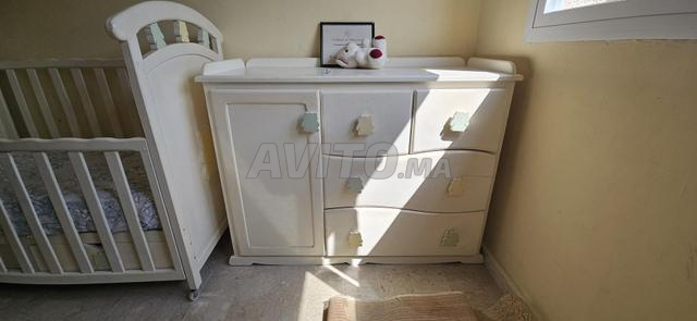 Lit bébé, matelas et une commode - 2