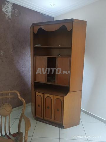 Table, 4 chaises et meuble TV