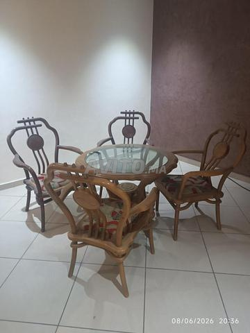 Table, 4 chaises et meuble TV - 2