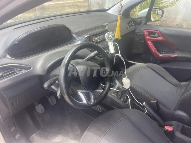 Peugeot 208 - 2