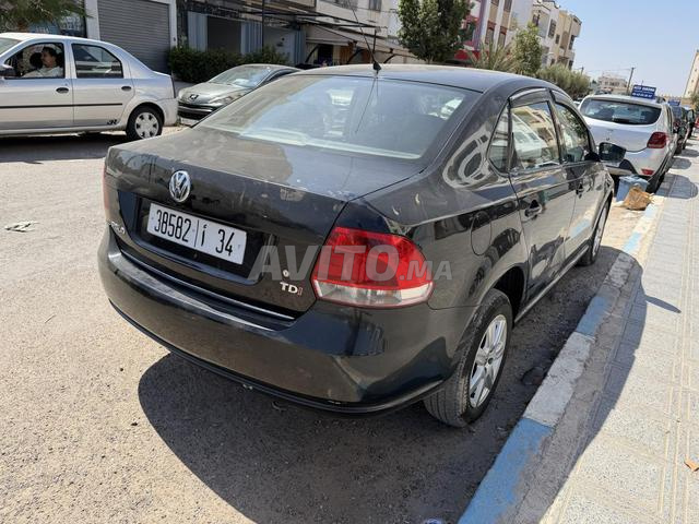 Volkswagen Polo Sedan - 2