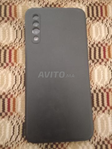 Téléphone d'occasion, prix négociable - 2