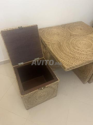 petite table avec ses 4 tabourets coffres - 2