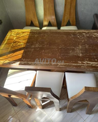 Table à manger en bois massif excellent avec 6 chaises