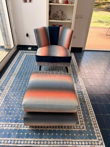 Fauteuil unique en Velours et son Pouf Assorti