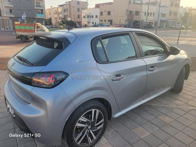 Peugeot 208 bon état mod l 2023
