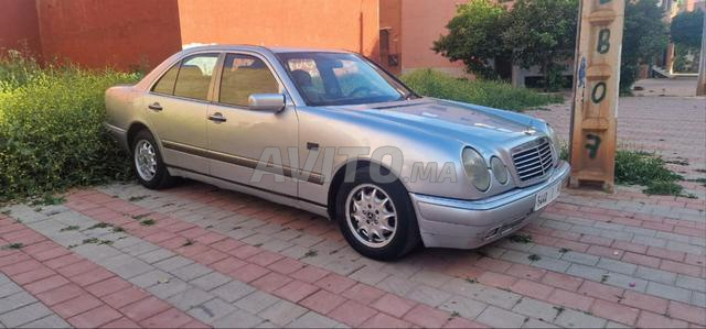 مرسيدس E220 موديل 95 DD 2001