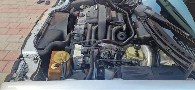 mercedes e220 modèle 95 dd 2001