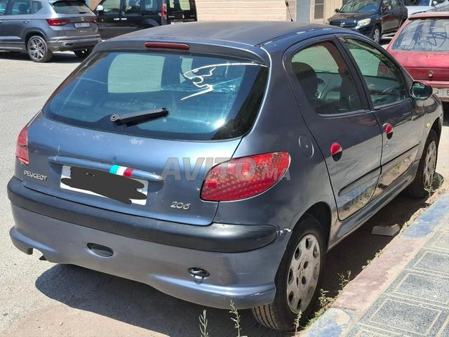 سيارة بيجو 206 بنزين 2006 عجلة قيادة معززة - 2