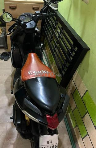 Aprilia moto - 2