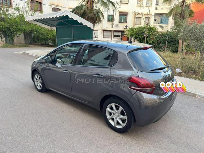 Peugeot 208 Diesel Manuelle 2018 à Fès