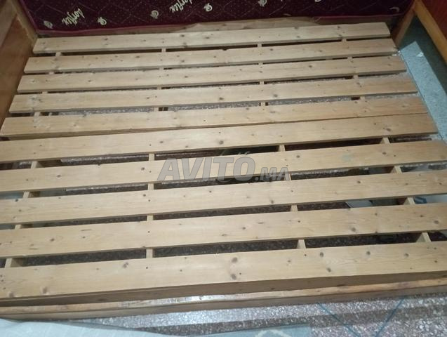 Lit, matelas et coiffeuses à vendre - 2