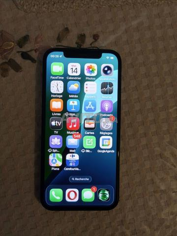 iPhone 12 très bon état