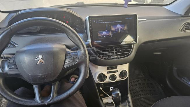 Peugeot 208. diesel. blanche. bon état général.