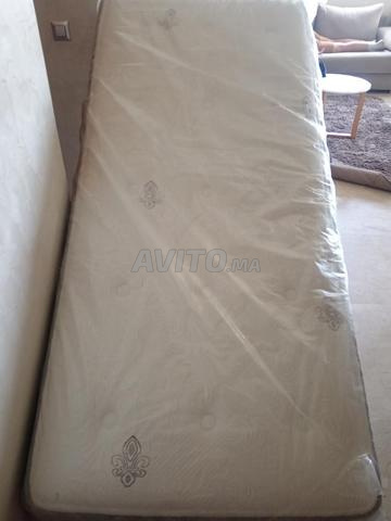 Matelas Simmons 200×0.90 neuf - 2