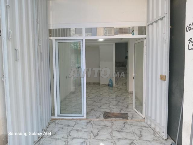 Magasin avec mezzanine à vendre