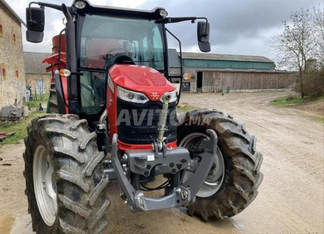 Massey Ferguson 5713m - 2