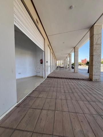 Local commercial à vendre avec zone d'arcade - 2
