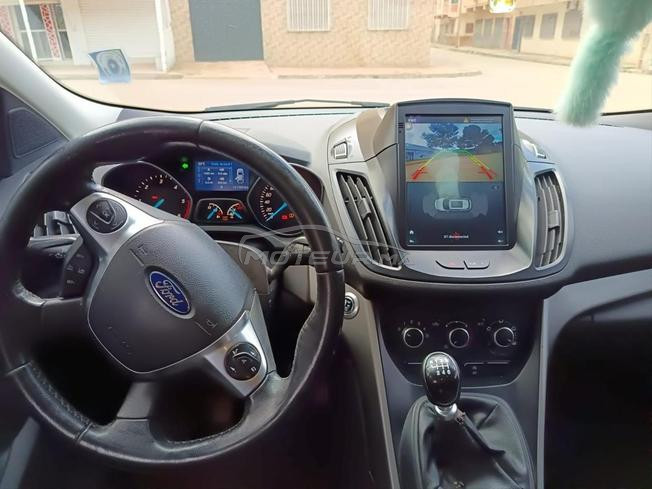 belle voiture Kuga