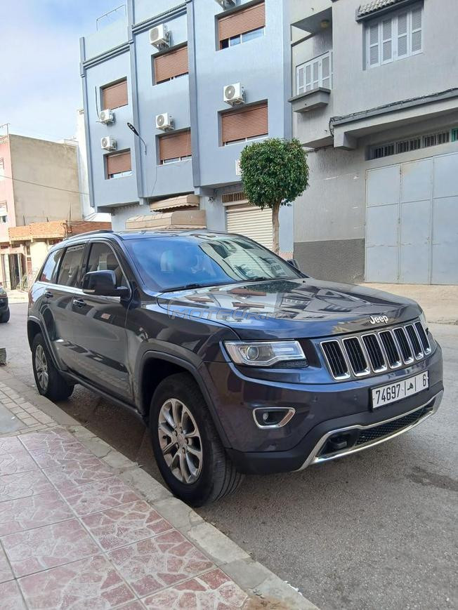 je mets belle jeep grand Cherokee comme neuve 