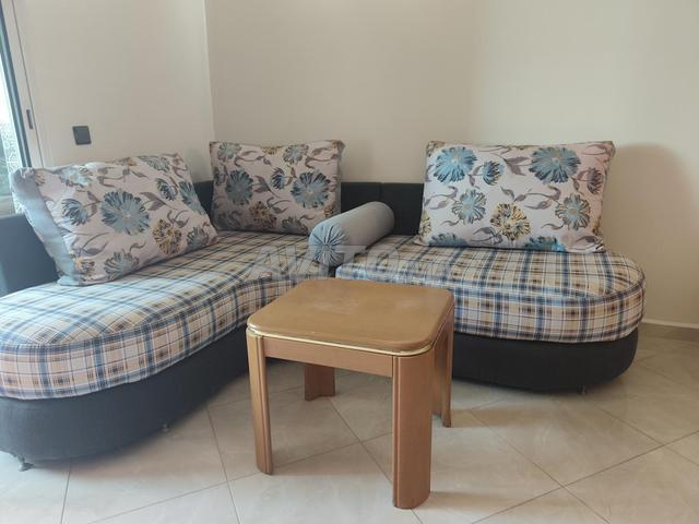 كنبة زاوية عصرية بحالة جيدة جداً – 2500 درهم - 2