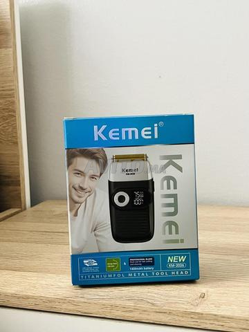 Kemei KM-2026 ماكينة حلاقة احترافية بشاشة LCD جديدة بـ 180 درهم