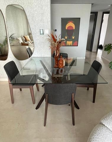 TABLE À MANGER EN VERRE AVEC CHAISES - 2