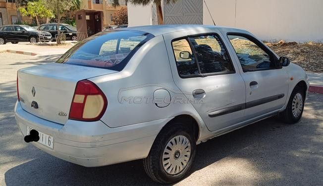 Renault Clio classique mdl 2001 essance 