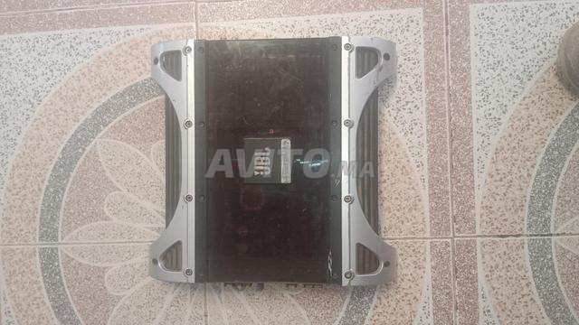 Amplificateur JBL bon et propre, marque JBL, qui veut bienvenue