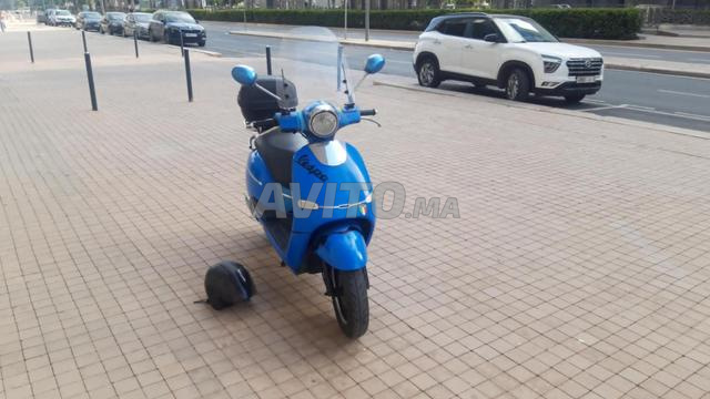 Scooter Capucino 2021 4T excellent état 80Cc