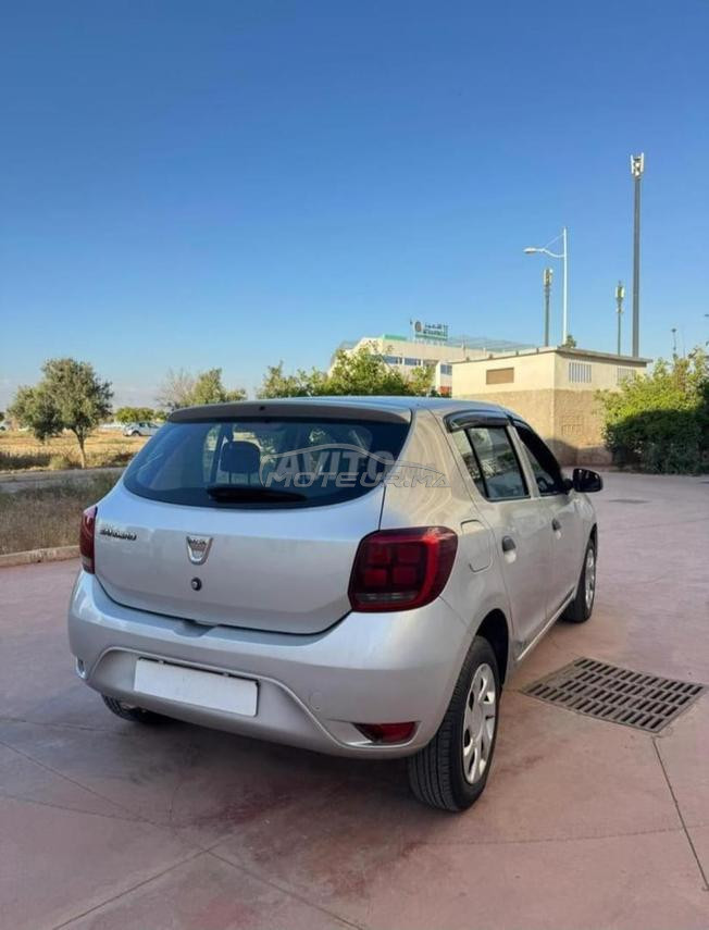 Dacia sandero 1er main neuf 15 000 km