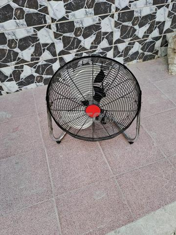 مروحة أرضية قوية بحالة جيدة - 2