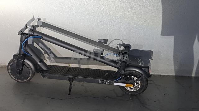 Trottinette électrique qui marche et tout est bien