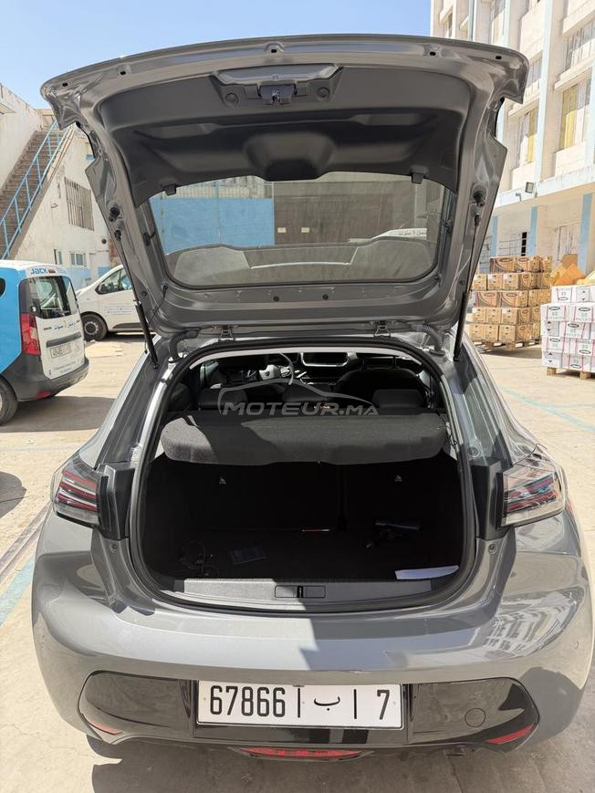 Peugeot 208 hybride automatiqueseulement 13000 KM 