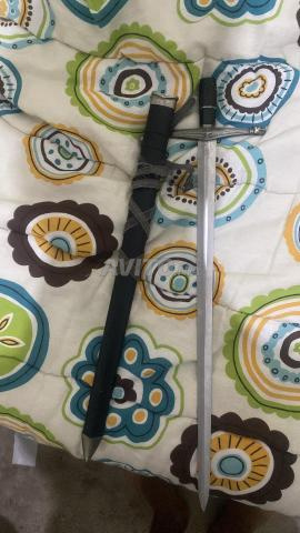 Épée à vendre. Située à Skhirat. Contactez-moi si intéressé.