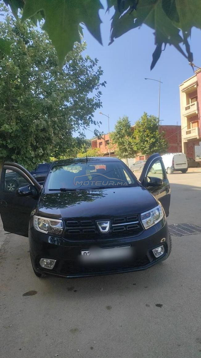 سياره من نوع داسيا لوغان