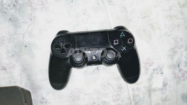 PS4 slim très bon état manette originale - 2