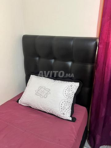 Lit tapissier avec matelas - très bon état - 2