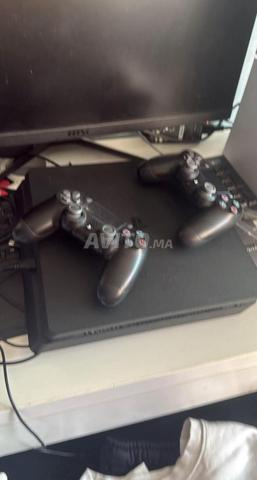 PS4 Slim avec 2 manettes et FIFA 23 - 2