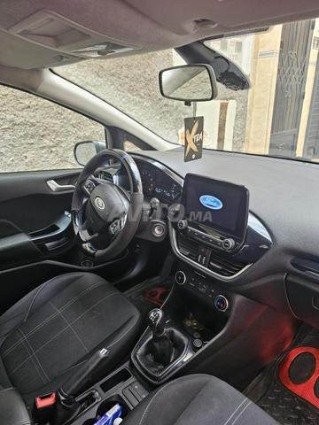 Voiture propre svp juste pour les sérieux