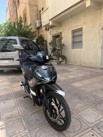 Moto Lambretta encore propre Sidi Kacem - 2