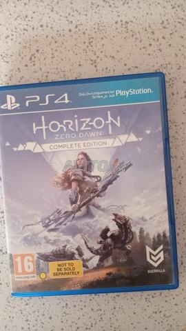 PS4 Slim bon état avec 3 jeux - 2