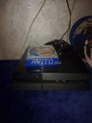 PS4 MODEL FAT AVEC MANETTE 1200 dh