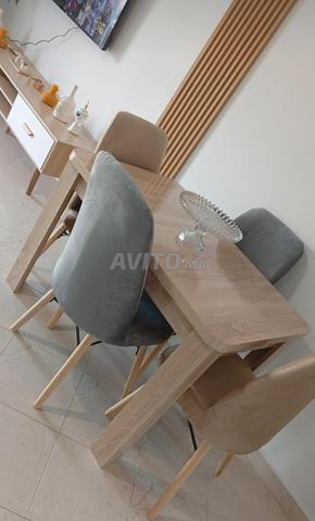 Table à manger avec 4 chaises - 2