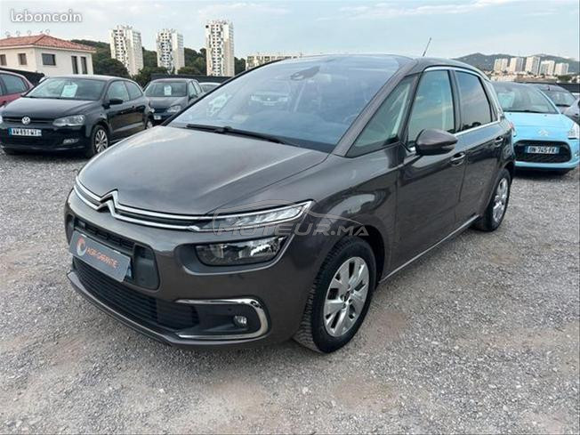 voiture familiale. fiable et en excellente état.