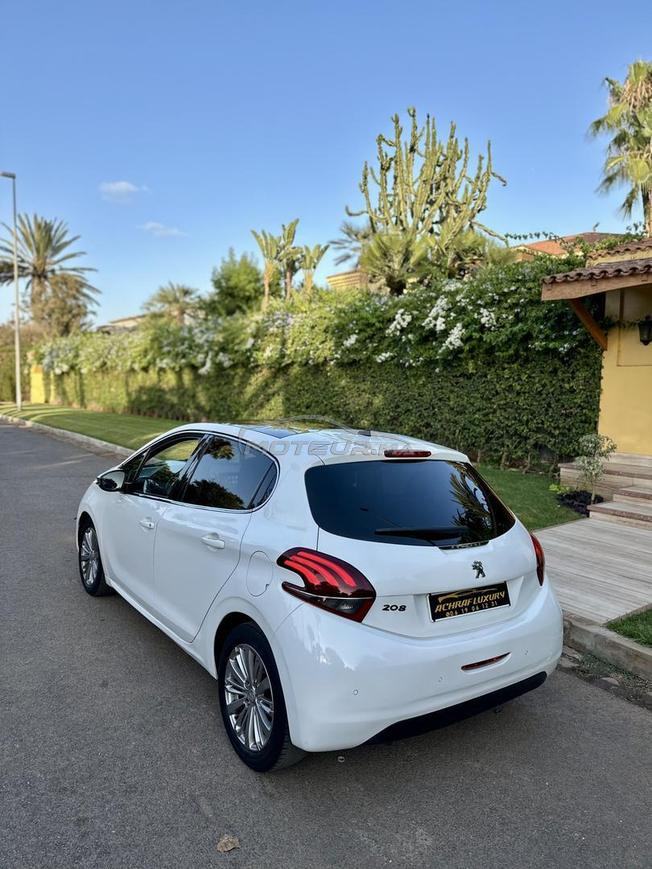 Peugeot 208 white edition 