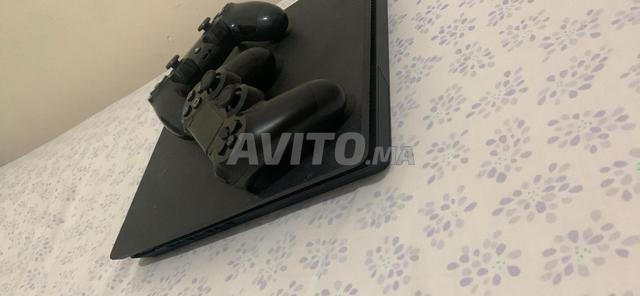 PS4 Slim, 500GB, En ligne, 2 manettes originales - 2
