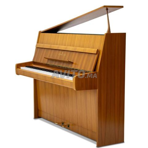 بيانو قائم STEINWAY & SONS