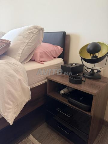 Lit 160x200 cm, matelas, 1 table de chevet - 2